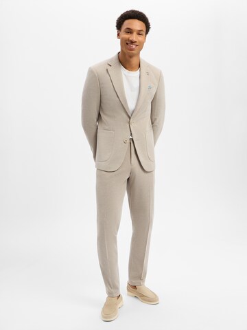 Thomas Goodwin Regular Pleated Pants in Beige