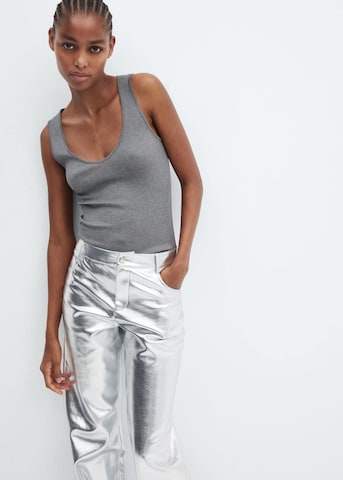 MANGO Normální Kalhoty – stříbrná