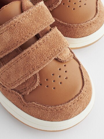 Baskets Next en marron