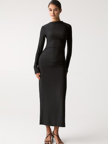 Robe Pull&Bear en noir : devant