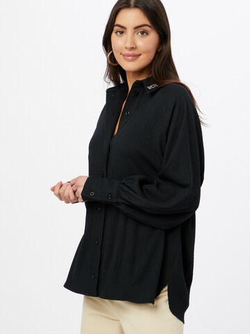 WEARKND Blouse in Black: front