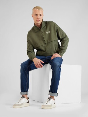 MUSTANG Sweatshirt 'BEN' in Groen