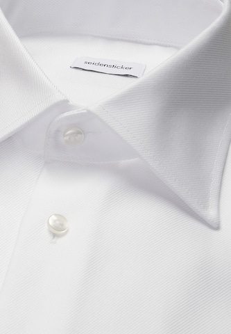 Coupe regular Chemise business 'Classic Essentials' SEIDENSTICKER en blanc