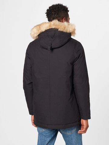 Lyle & Scott Zimní parka – černá