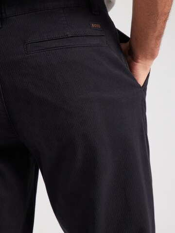 BOSS - Tapered Calças com pregas em preto