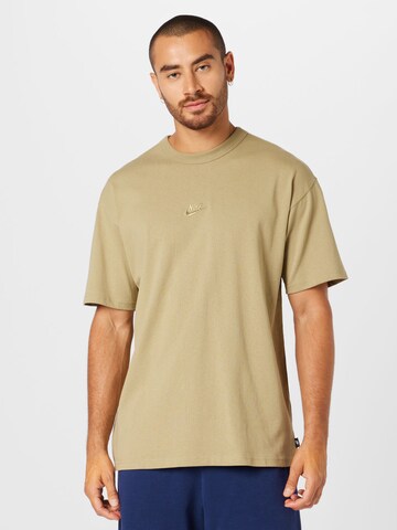 Tricou 'Premium Essentials' de la Nike Sportswear pe verde: față