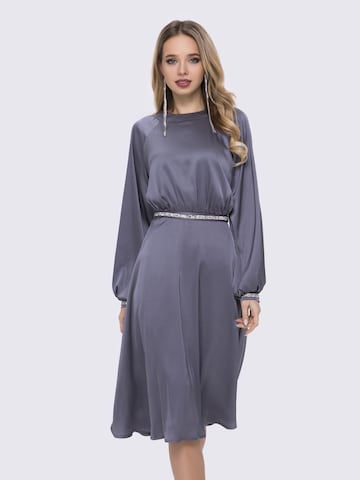 Abito da sera di Anushka in argento: frontale