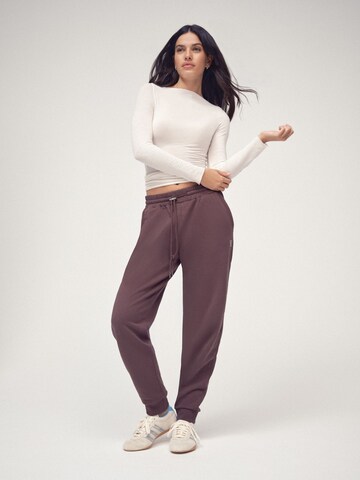Effilé Pantalon Osia en marron