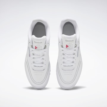 Baskets basses 'Club C Extra' Reebok en blanc