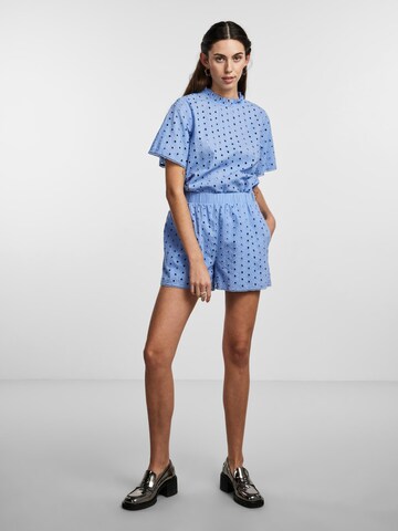 PIECES Regular Shorts in Blau