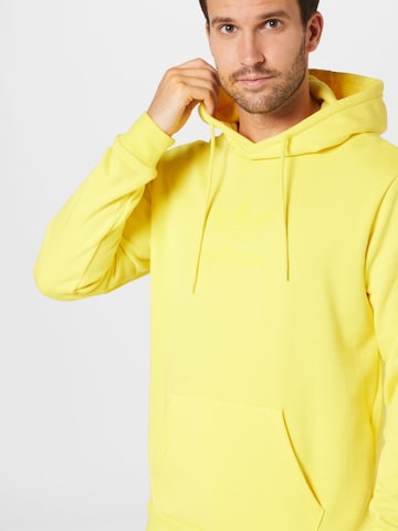 ADIDAS ORIGINALS Sweatshirt 'Trefoil Series Street' in Yellow