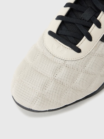 ADIDAS ORIGINALS - Sapatilhas baixas 'ADIRACER' em bege