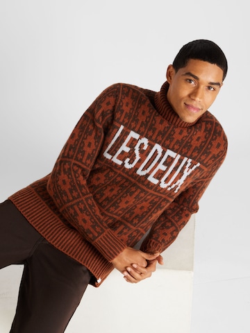 Les Deux Sweater 'Ezra' in Brown: front