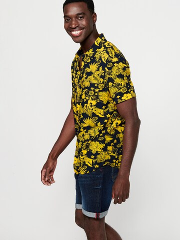 KOROSHI Regular fit Button Up Shirt in Yellow