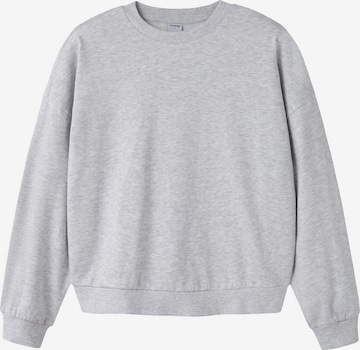 Sweat-shirt TWO SOON en gris : devant