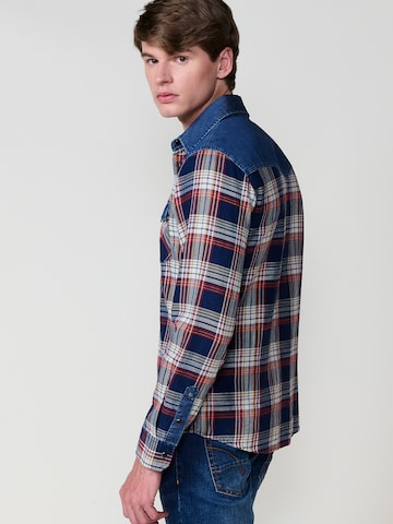 Coupe regular Chemise KOROSHI en bleu