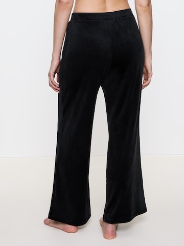 TRIUMPH - Calças de pijama ' Sensual Velour Wide Leg ' em preto