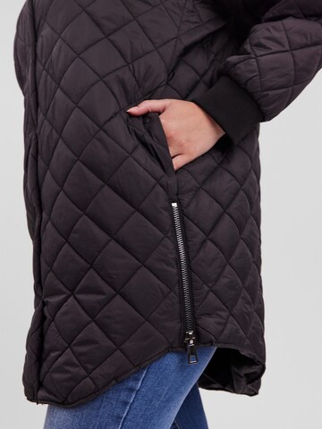 Vero Moda Curve Tussenjas 'Hayle' in Zwart