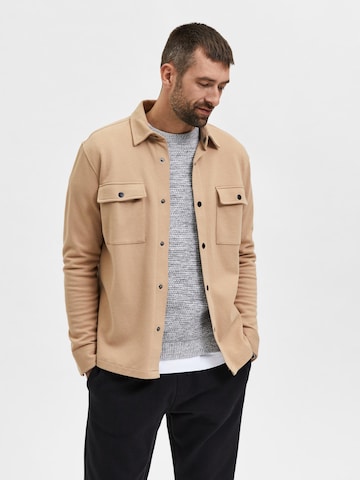 Veste mi-saison 'Jackie' SELECTED HOMME en beige : devant