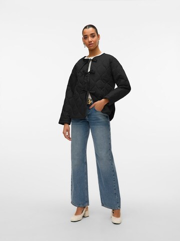 VERO MODA Демисезонная куртка в Черный