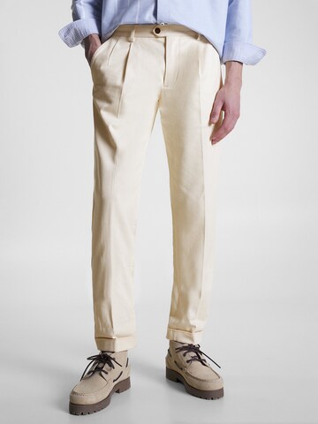 TOMMY HILFIGER Tapered Pleated Pants in Beige: front