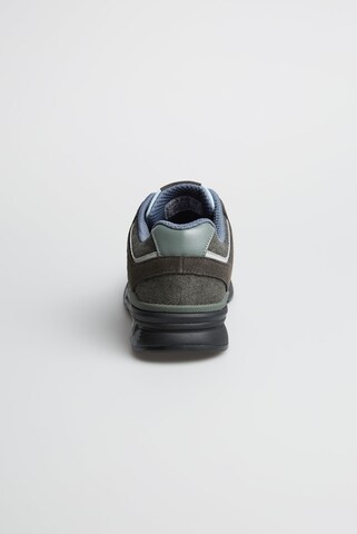 CAMP DAVID Sneakers in Brown