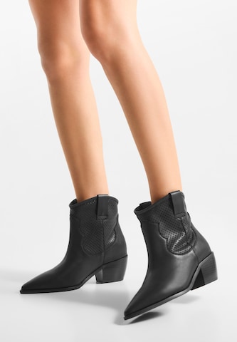 WODEN Enkellaarsje 'Dea' in Zwart: voorkant