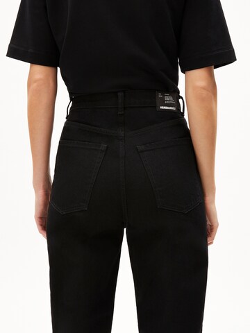 ARMEDANGELS Loosefit Jeans 'Mairaa' i sort