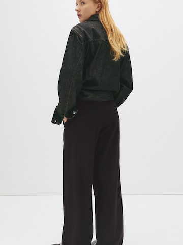 Pull&Bear Loose fit Trousers with creases in Black