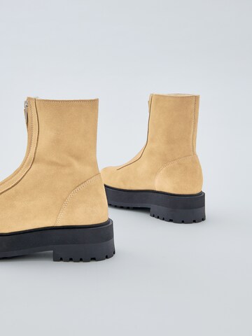 Botine 'Zuleika' de la EDITED pe maro