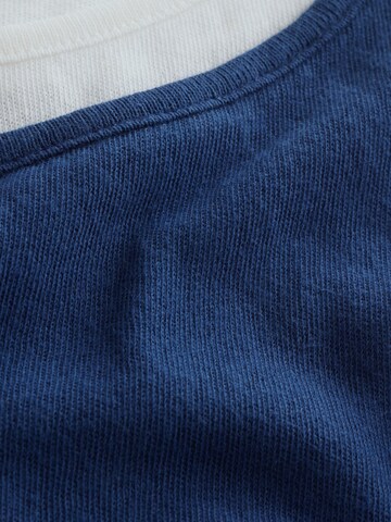 Next Top in Blau