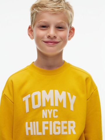 geltona TOMMY HILFIGER Megztinis be užsegimo 'BRAND LOVE'