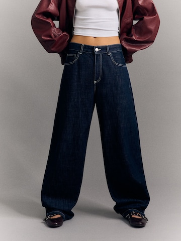 Bershka Baggy Džíny – modrá