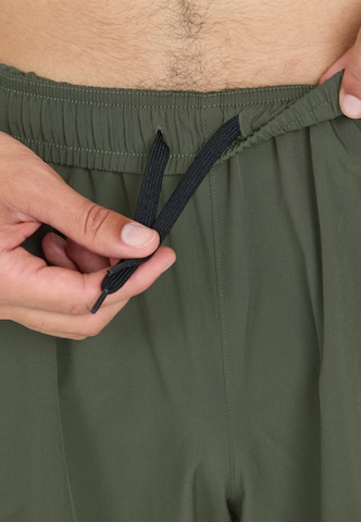 ENDURANCE Regular Sportshorts 'Kroser' in Grün