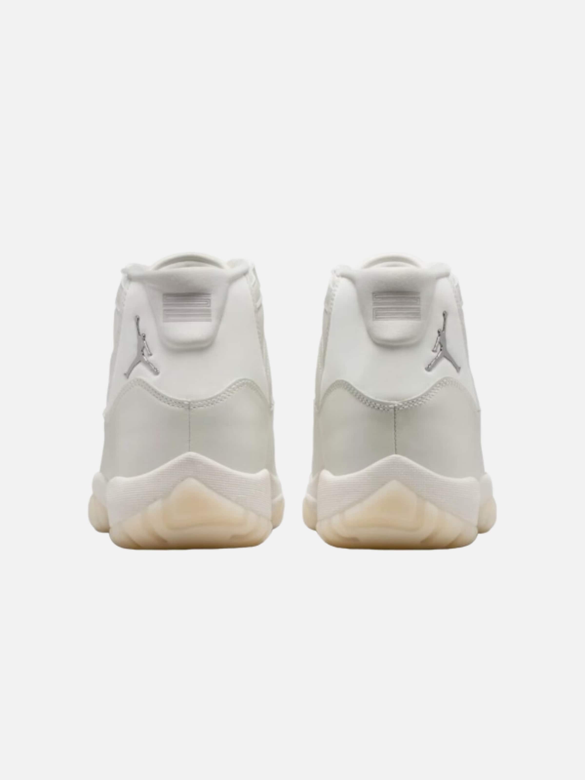 Sneaker alta 'Air Jordan 11 Retro Pearl' di Jordan in bianco