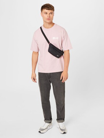 Levi's Skateboarding T-Shirt in Pink