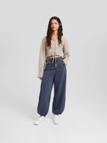 Bershka Дънки Tapered Leg Дънки в синьо