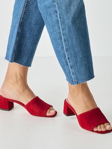 Tamaris Nizki natikači | rdeča barva