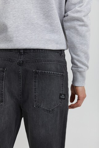 !Solid Regular Jeans 'Boaz' in Black