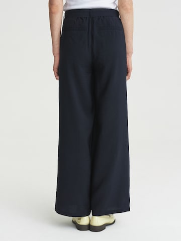 Wide leg Pantaloni con pieghe 'Zami' di TATUUM in blu