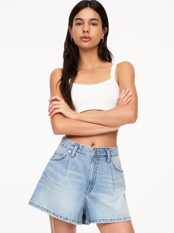 Loosefit Jeans con pieghe di Pull&Bear in blu: frontale