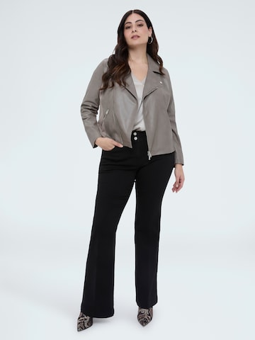 évasé Jean Fiorella Rubino en noir