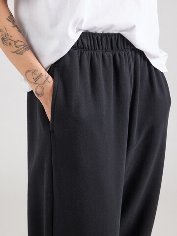 HOLLISTER Tapered Nadrág - fekete