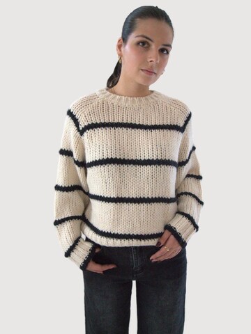 WEARABLE STORIES Pullover 'Nayla' in Beige