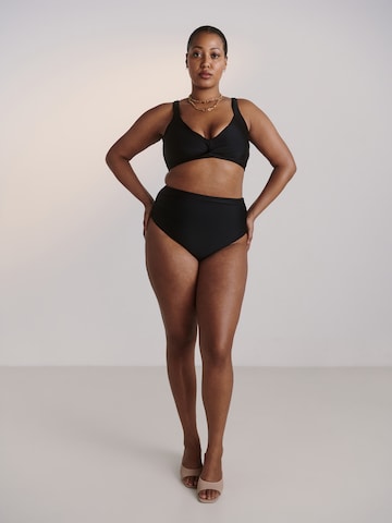 Bustieră Sutien costum de baie 'Cosette' de la Guido Maria Kretschmer Curvy pe negru