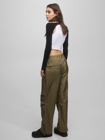 Pull&Bear Loose fit Trousers in Green