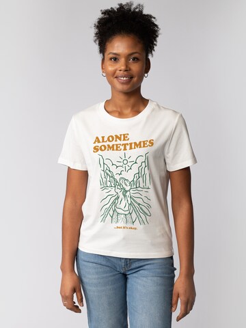 T-shirt 'Alone sometimes but its okay' Watapparel en blanc : devant