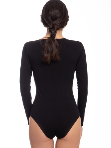 Evoni Blusenbody‌ in Schwarz
