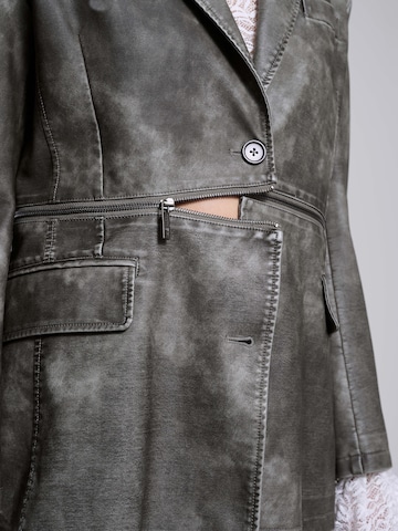 AEMMI Blazer in Grey