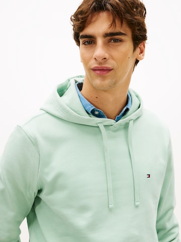 TOMMY HILFIGER Sweatshirt 'ESSENTIAL' in Green